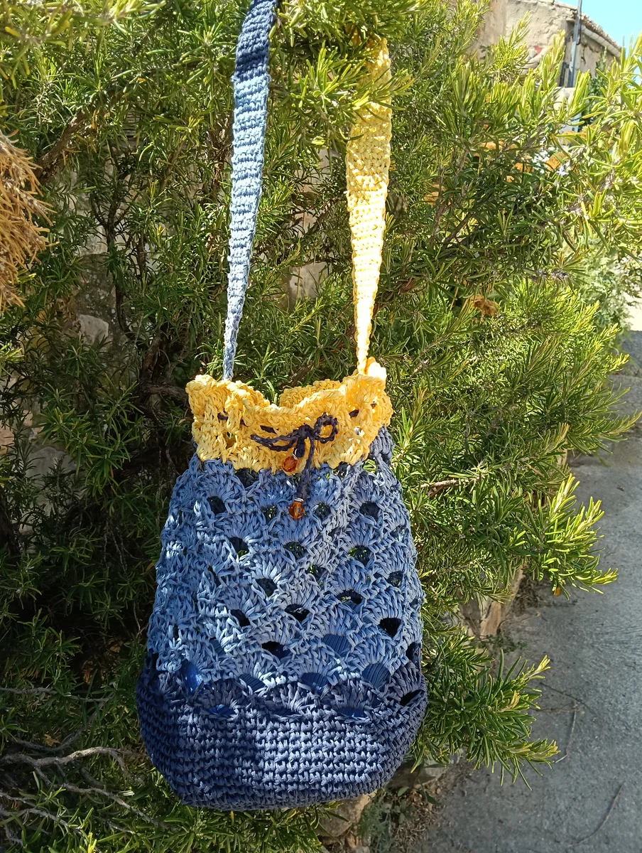 Saquito azul y amarillo