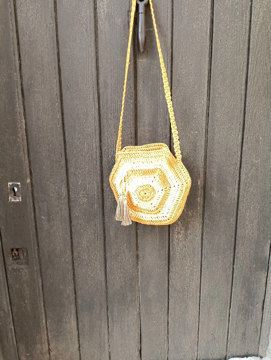 Bolsito en tonos amarillos y dorado